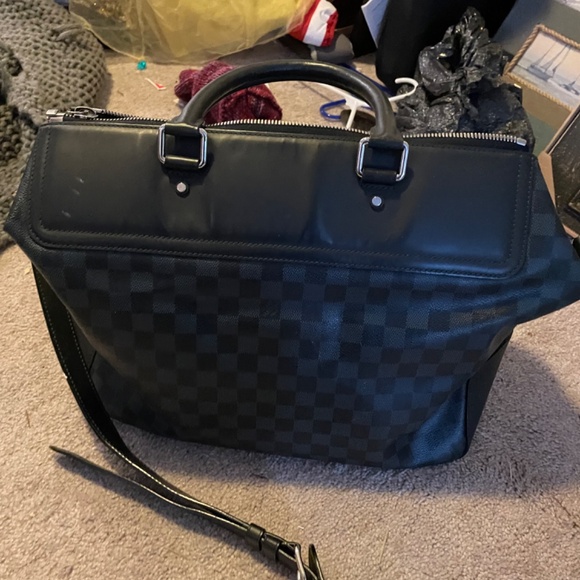 Louis Vuitton Travel Bag. - Picture 3 of 6